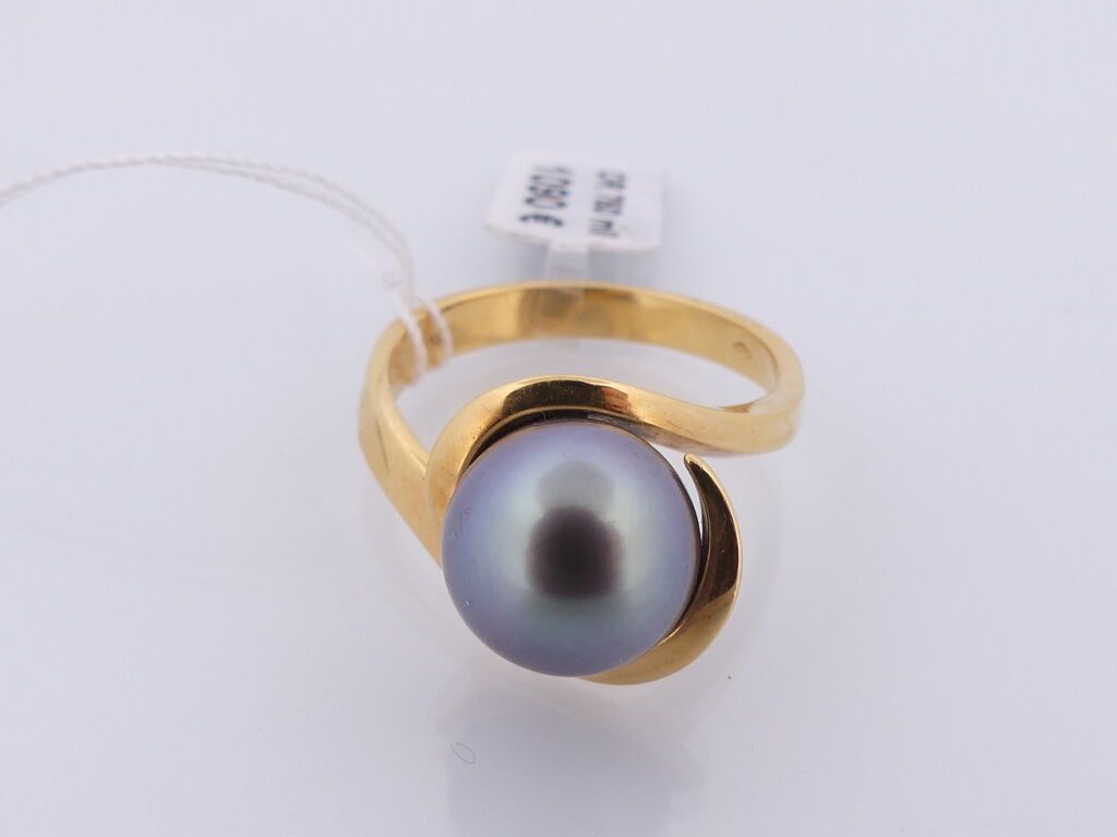 Null Yellow gold ring with a gray pearl. TDD. 53. PB. 6g.