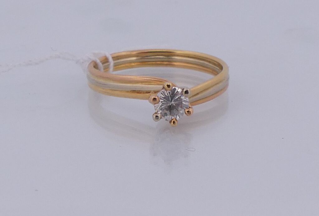 Null 3 anillos de oro engastados con un diamante de talla moderna de e0,3 quilat&hellip;