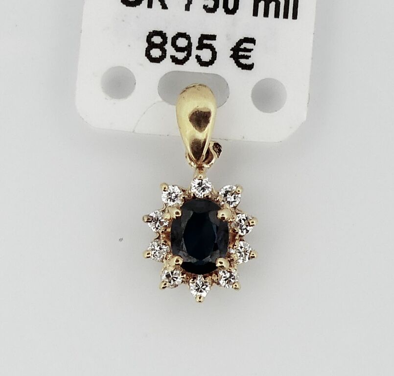 Null Yellow gold pendant with a sapphire surrounded by diamonds. PB. 1g.