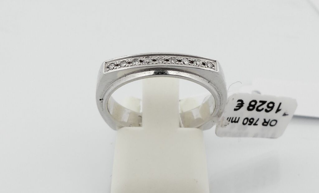 Null White gold half wedding band, square shape with convex sides set with diamo&hellip;