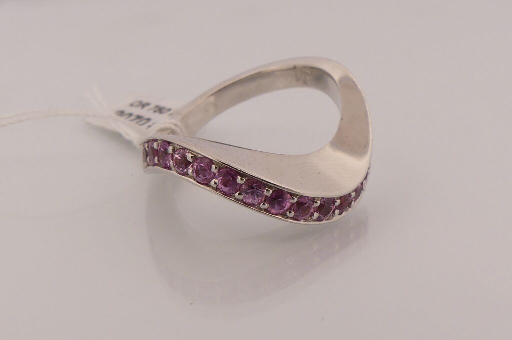 Null White gold ring set with semi-precious stones. TDD : 54. PB : 8,8 g.