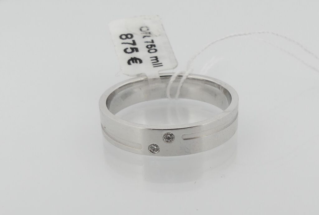 Null White gold ring with 2 round diamonds. TDD. 54. PB. 4.1g.