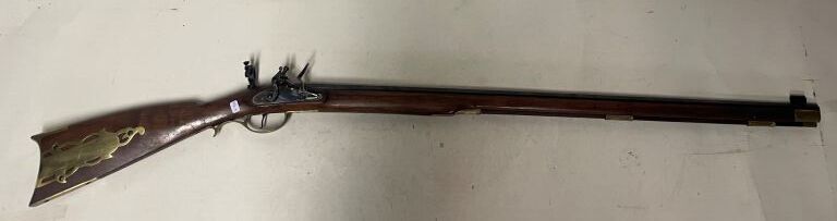 Null 现代燧发枪，肯塔基型，单发，口径0.45英寸。由Pedersoli制造。