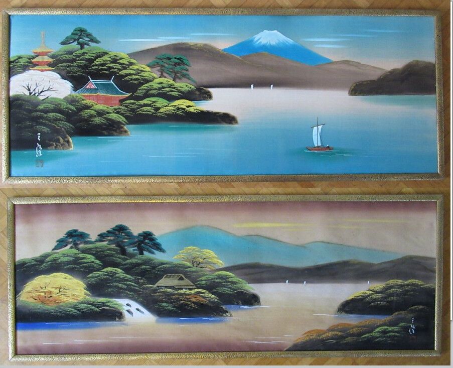 Null Japan - Ein Paar Seidenmalereien mit Meereslandschaft und dem Berg Fuji.
19&hellip;