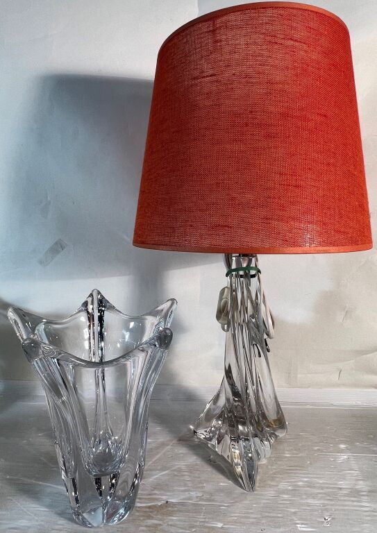 Null Daum France.Vase en cristal. Signé. H. 24 cm. Joint lampe avec pied en cris&hellip;