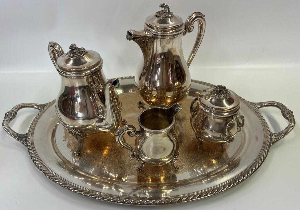 Null Christofle. Tea and coffee service in silver-plated metal. Join a tray.