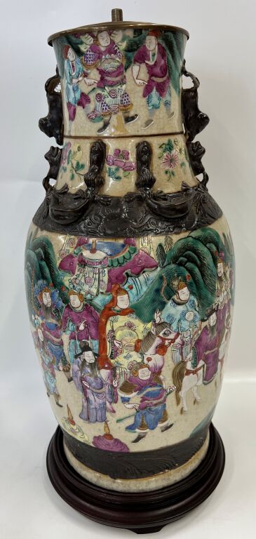 Null Chine. Vase en porcelaine de Nankin. Monté en lampe. H.