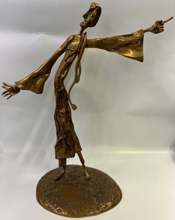 Null Yves Lohé. The lawyer. Bronze. Signed. H. 60 cm.