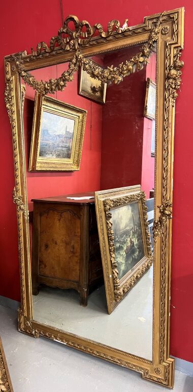 Null Miroir à encadrement en bois et stuc doré. XIXème. 205 x 110 cm env.