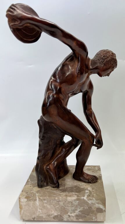 Null School XIXth. Discobolus after Myron. Bronze in the round with brown patina&hellip;