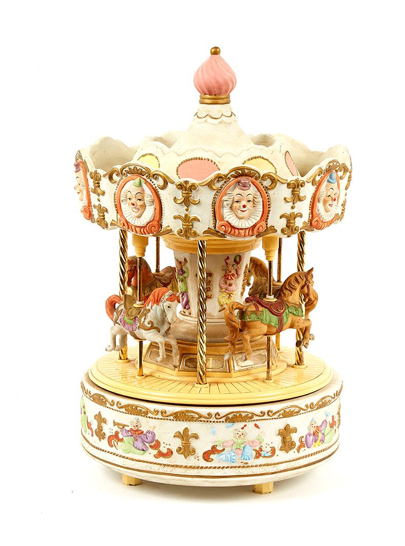 Null Music box Manège in polychrome cookie, the tray and the columns in composit&hellip;