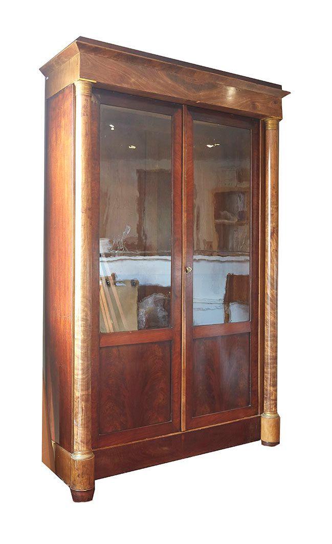 Null Bookcase in mahogany veneer, supported by two columns with gilt bronze capi&hellip;