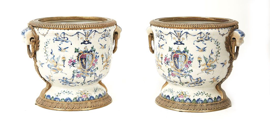 Null Pair of pot holders in fine earthenware cracked polychrome decorated with s&hellip;