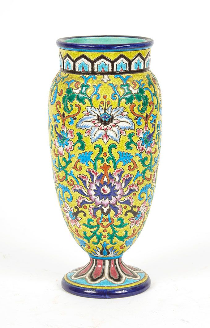 LONGWY Vase à piédouche de forme balustre à décor émaillé de fleurs, rinceaux et&hellip;