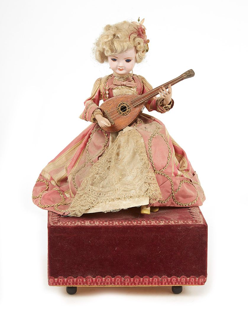 Null Piccolo automa mandolino, testa e mani in porcellana, legno dipinto e tessu&hellip;