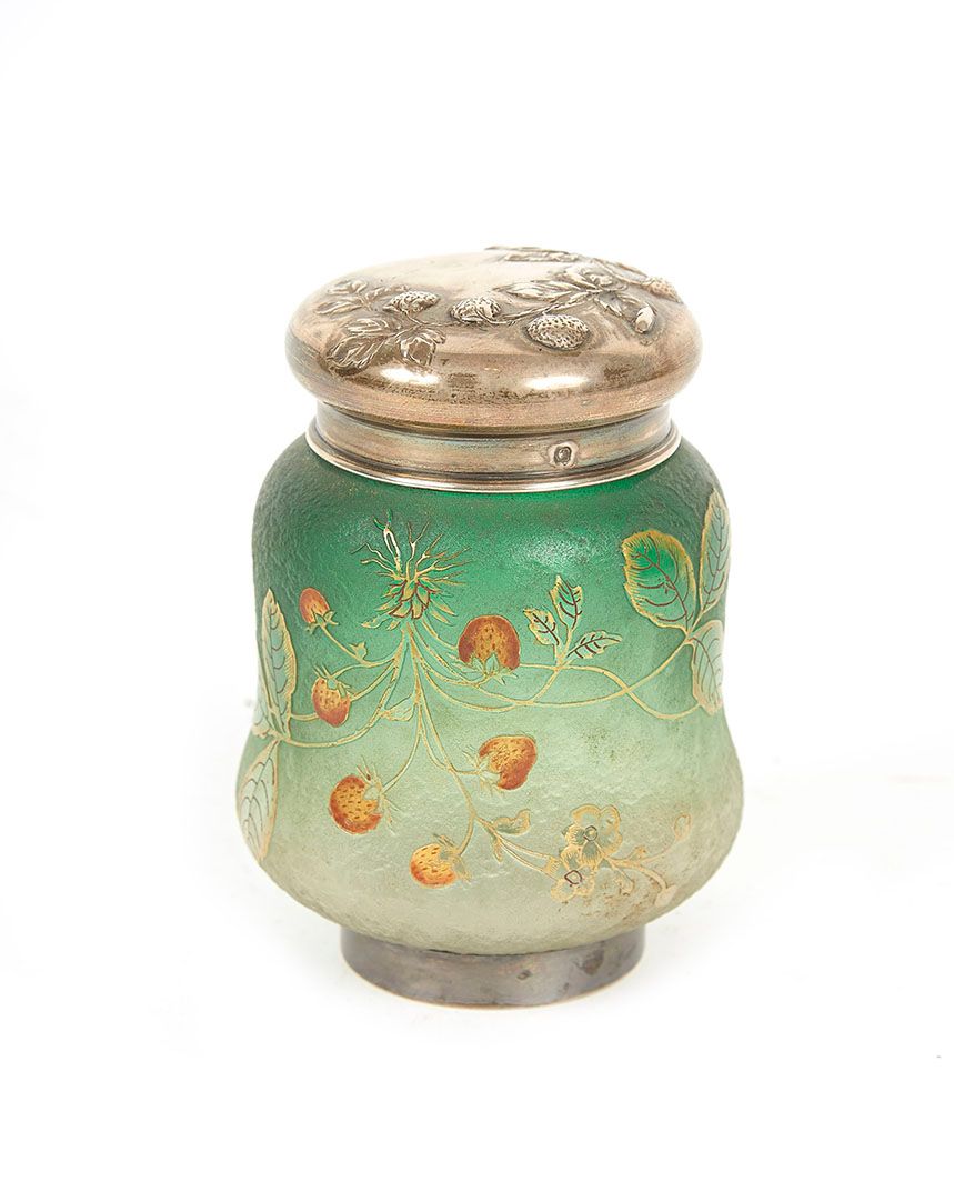 Null DAUM NANCY Pequeña bombonera de vidrio esmerilado verde decorada con madroñ&hellip;