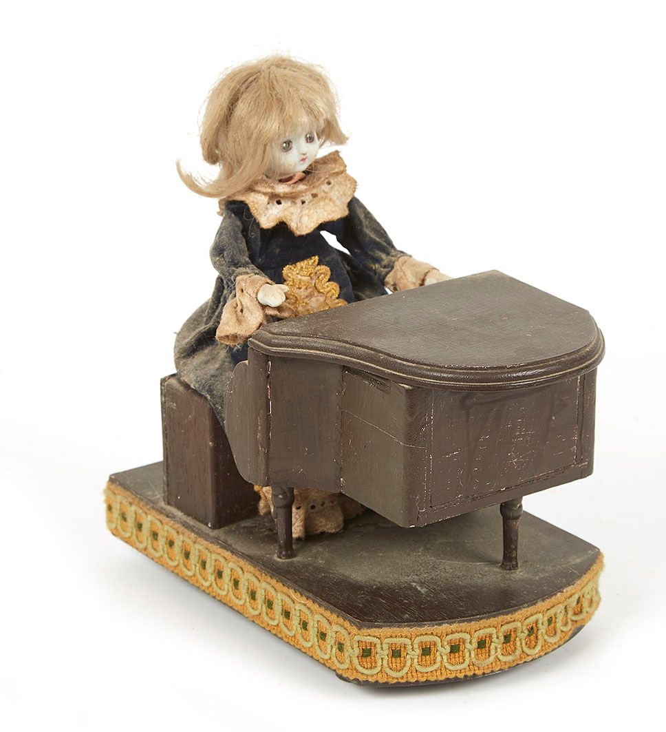 Null Kleiner Klavierspieler-Automat, Kopf und Hände aus Porzellan, bemaltem Holz&hellip;