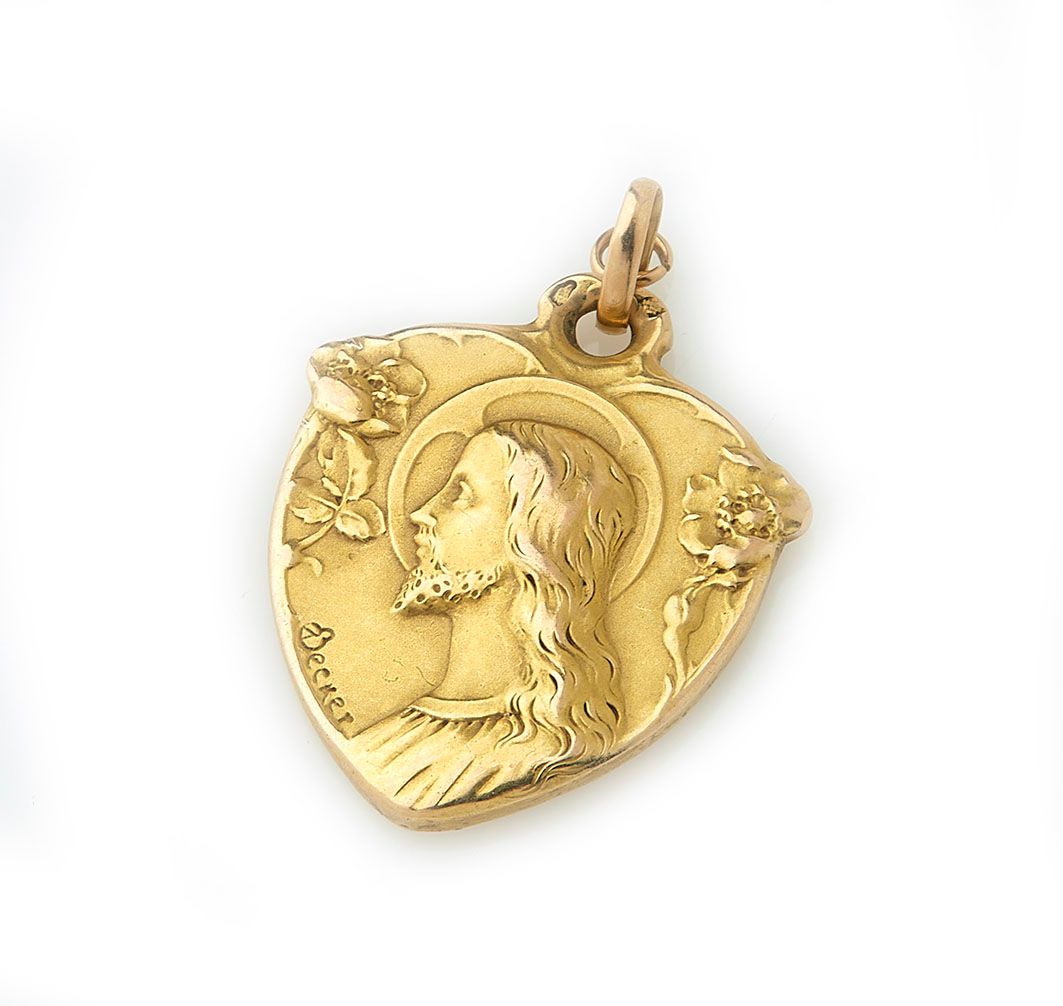 Null Religious medal in 18K yellow gold (750/°°), engraved on the back. Gross we&hellip;