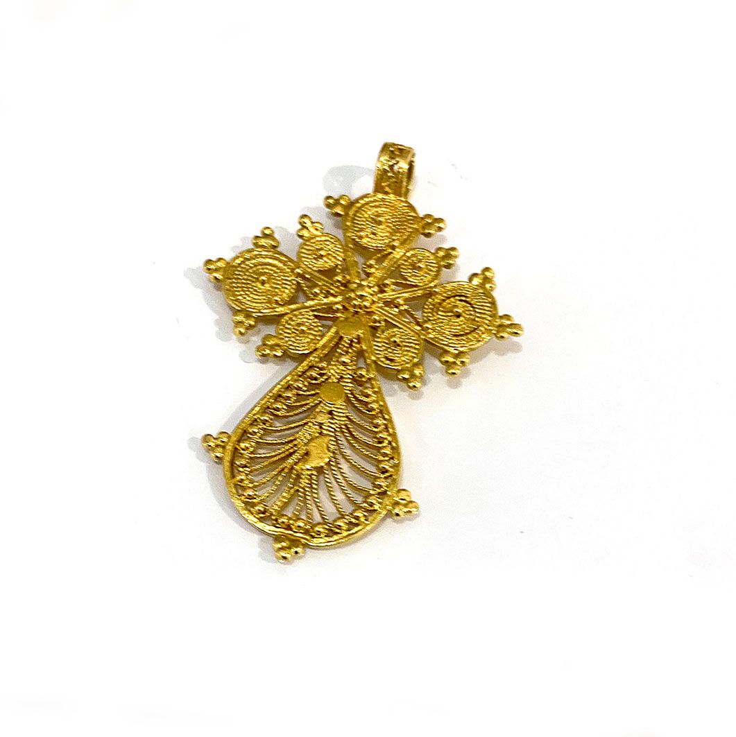 Null Colgante de oro amarillo texturizado de 18 quilates (750/°), con una cruz e&hellip;