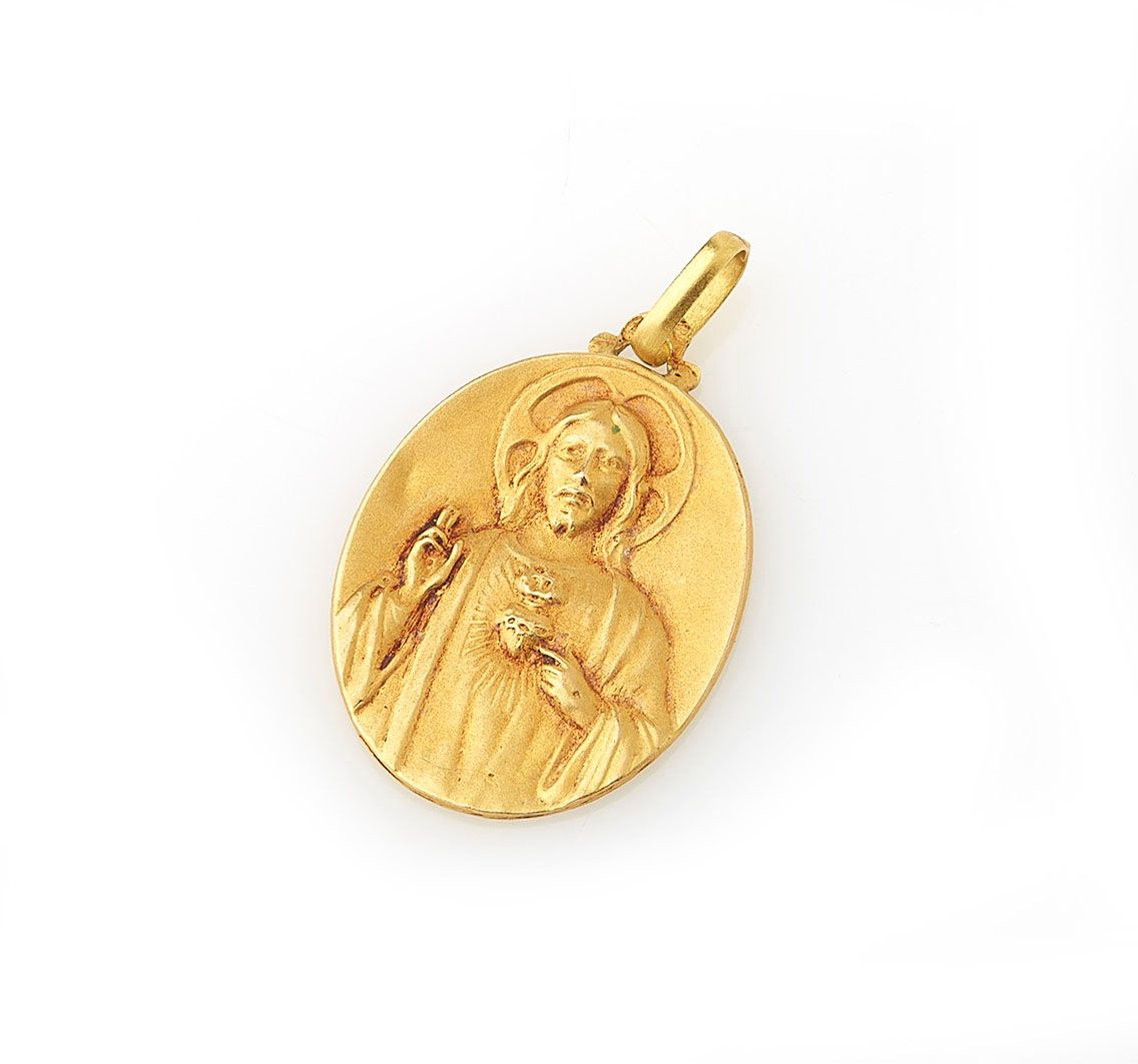 Null Médaille religieuse en or jaune 18k (750/°°). Poids brut : 0.6g