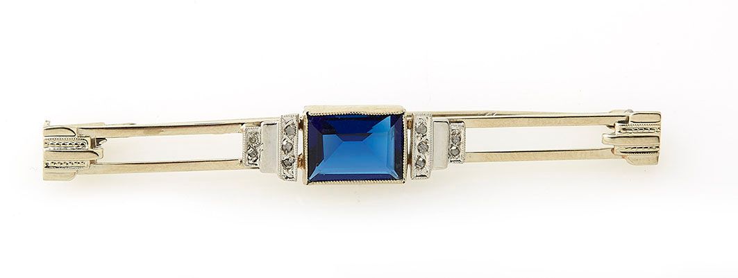 Null Brooch in 18K (750/°°) white gold, centered with a blue synthetic stone, wi&hellip;