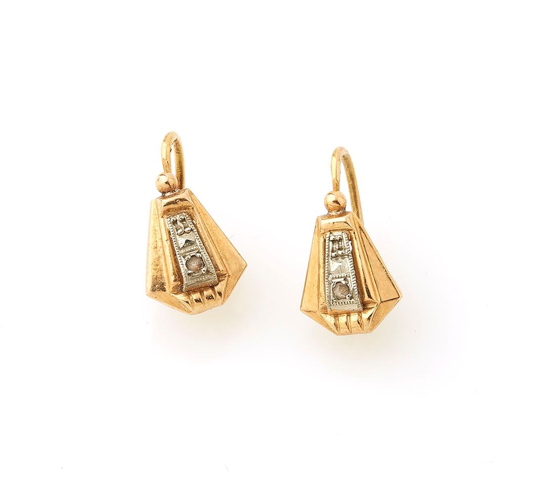 Null Pair of 18K (750°) yellow gold sleepers. Gross weight : 1.1g