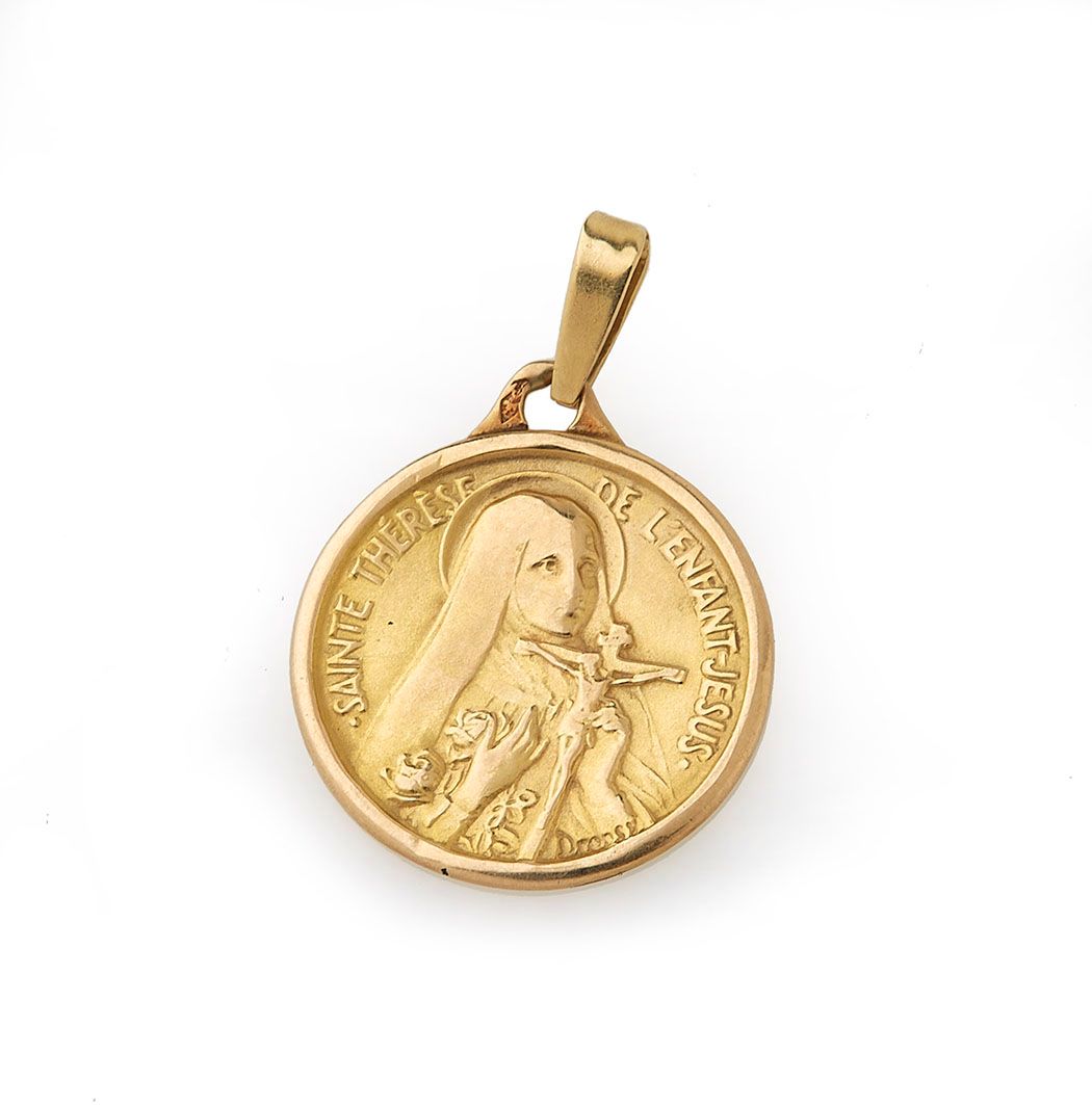 Null Religious pendant in 18K yellow gold (750/°°), engraved on the back. Gross &hellip;