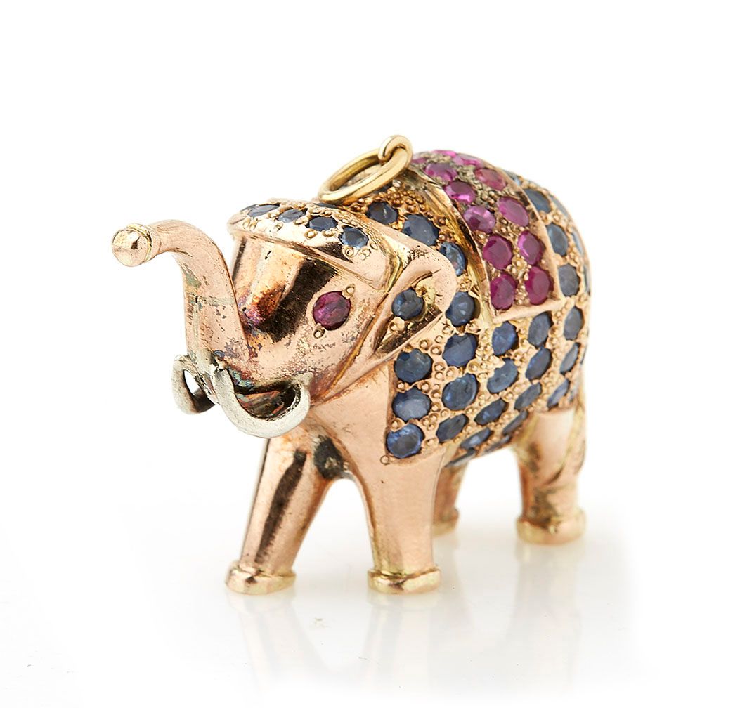 Null Ciondolo a forma di elefante dorato con rubini e zaffiri. 3 x 5 cm se visto&hellip;