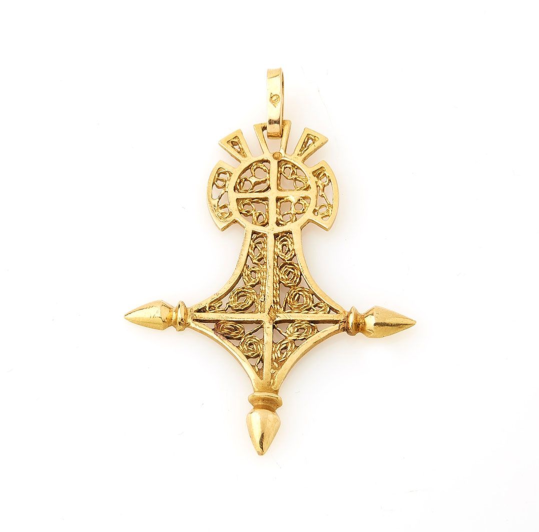 Null Pendentif Croix du Sud en or jaune 18K (750/°°). Poids brut : 5.8g