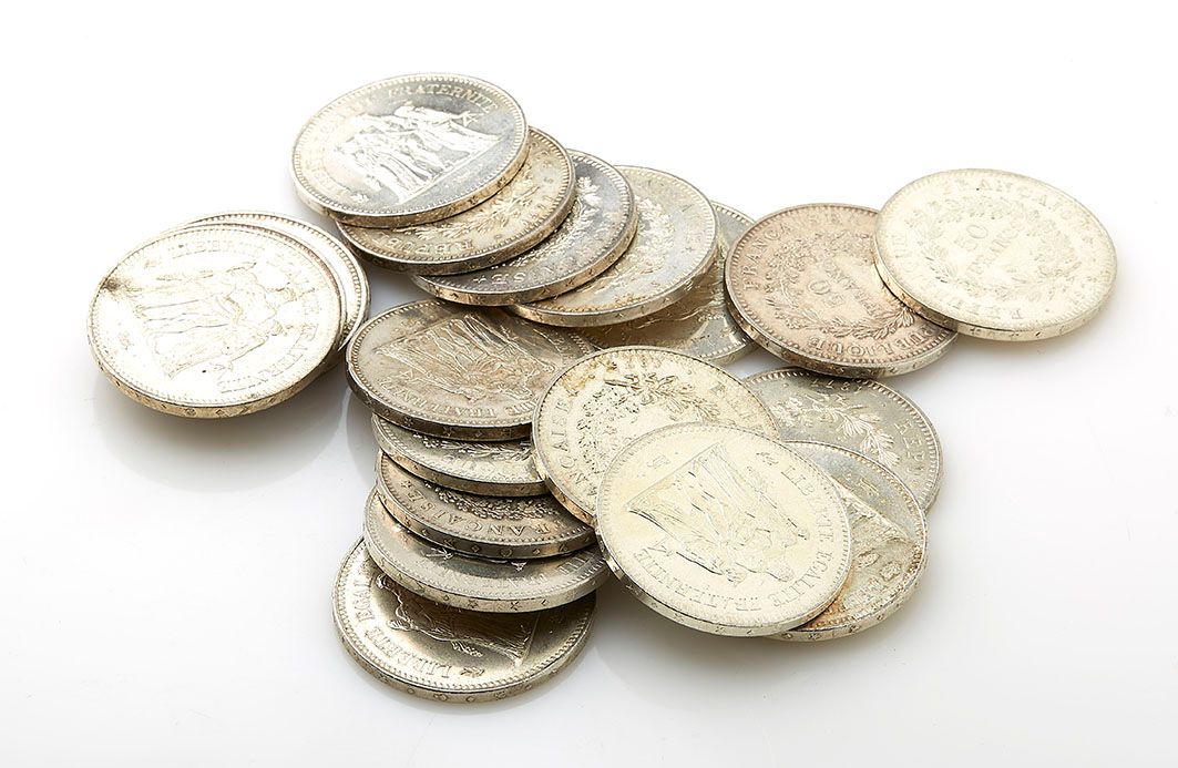 Null 20 monete da 50 franchi in argento. Peso lordo: 600g