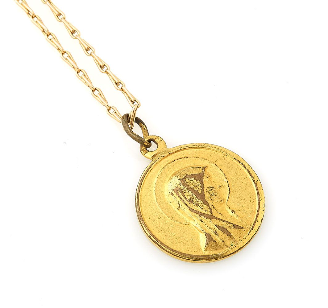 Null 18K（750/°）黄金项链，手持宗教奖章。毛重：7.3克