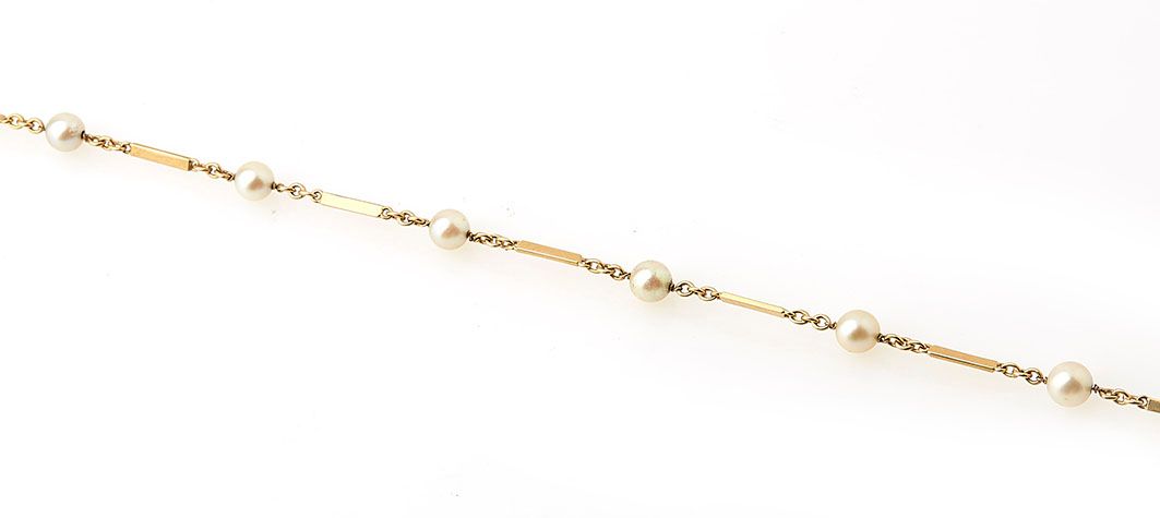 Null 18K黄金（750/°）项链，forçat和平网，夹杂着养殖珍珠。长度：50厘米 毛重：9.8克