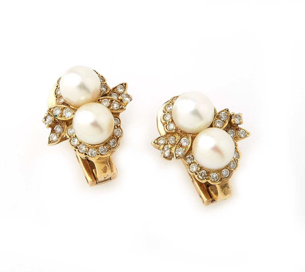 Null Paire de boucles d oreilles en or jaune 18K(750/°°), ornée de perles de cul&hellip;