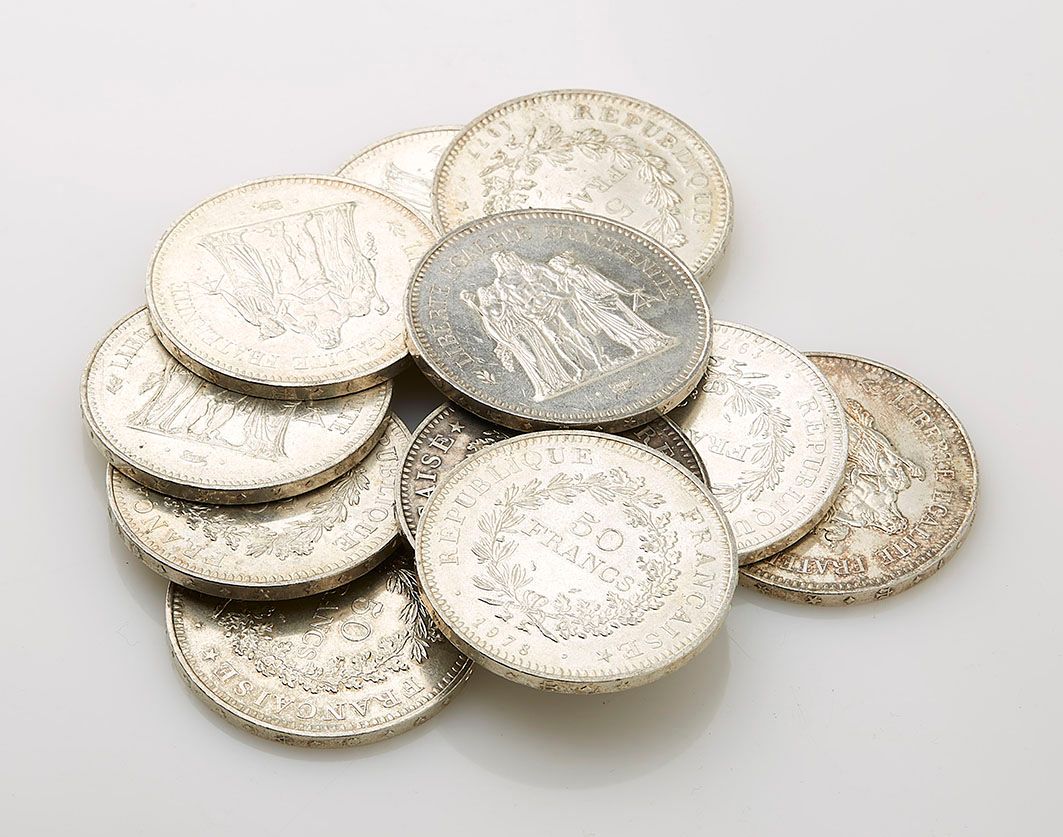 Null 11 monete da 50 franchi in argento. Peso lordo: 329.2g