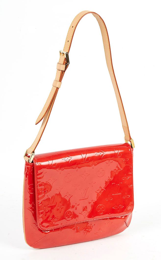 Null VUITTON，红色漆皮和天然皮革的汤普森街包。在它的防尘袋里。