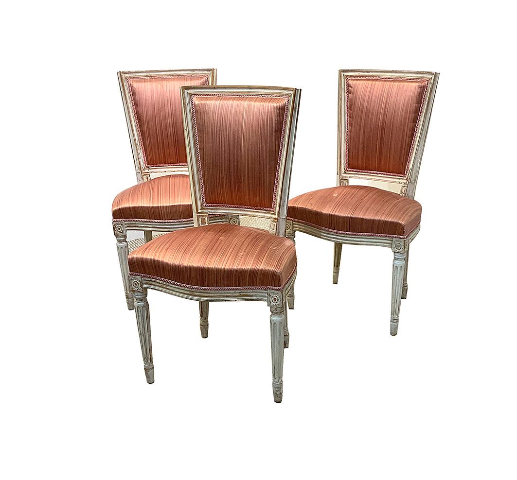Null 路易十六风格的三套椅子。85 X 47 X 42厘米 附有两把相同状况的路易十五风格的椅子。