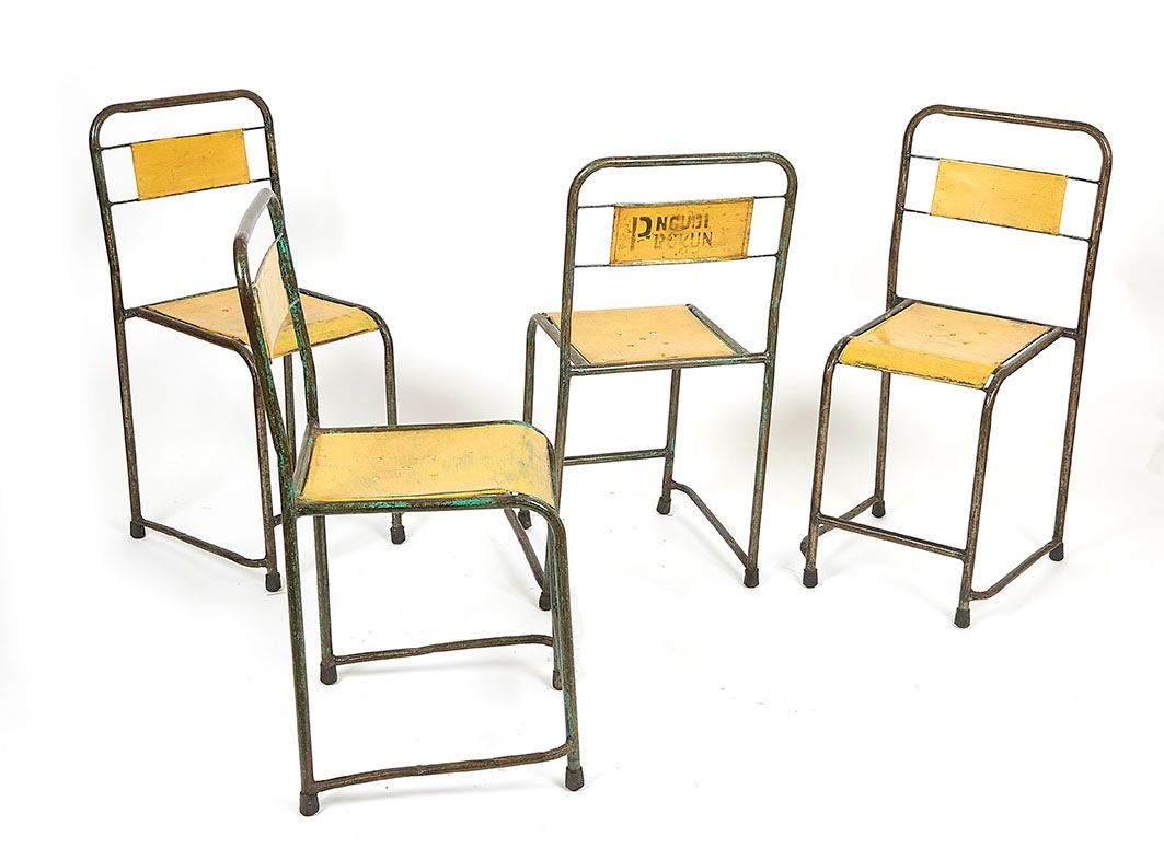 Suite de quatre chaises métal Style industriel 88 x 38 x 35 cm