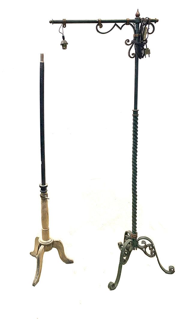Null 锻铁绞架灯 高：171厘米 附有一个木制人形支架。高：154厘米