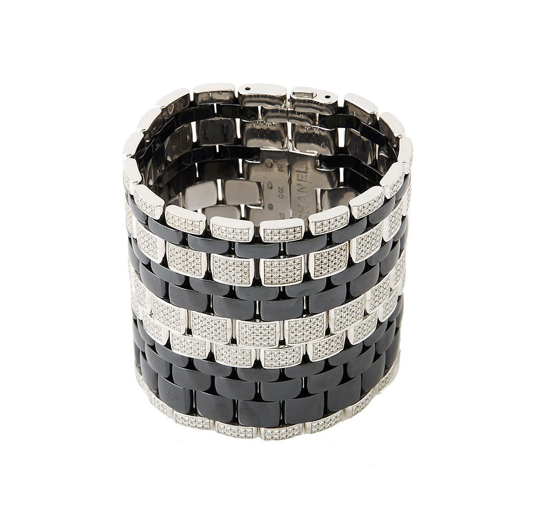 Null CHANEL, Bracelet manchette collection Ultra en or gris 18K (750/°°), cérami&hellip;