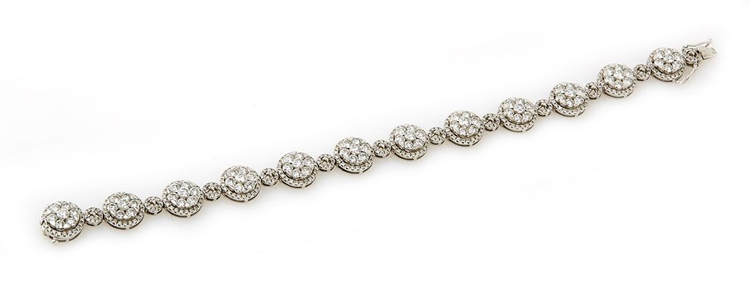 Null Bracelet en or gris 18K (750/°°), composé d une suite de motifs circulaires&hellip;