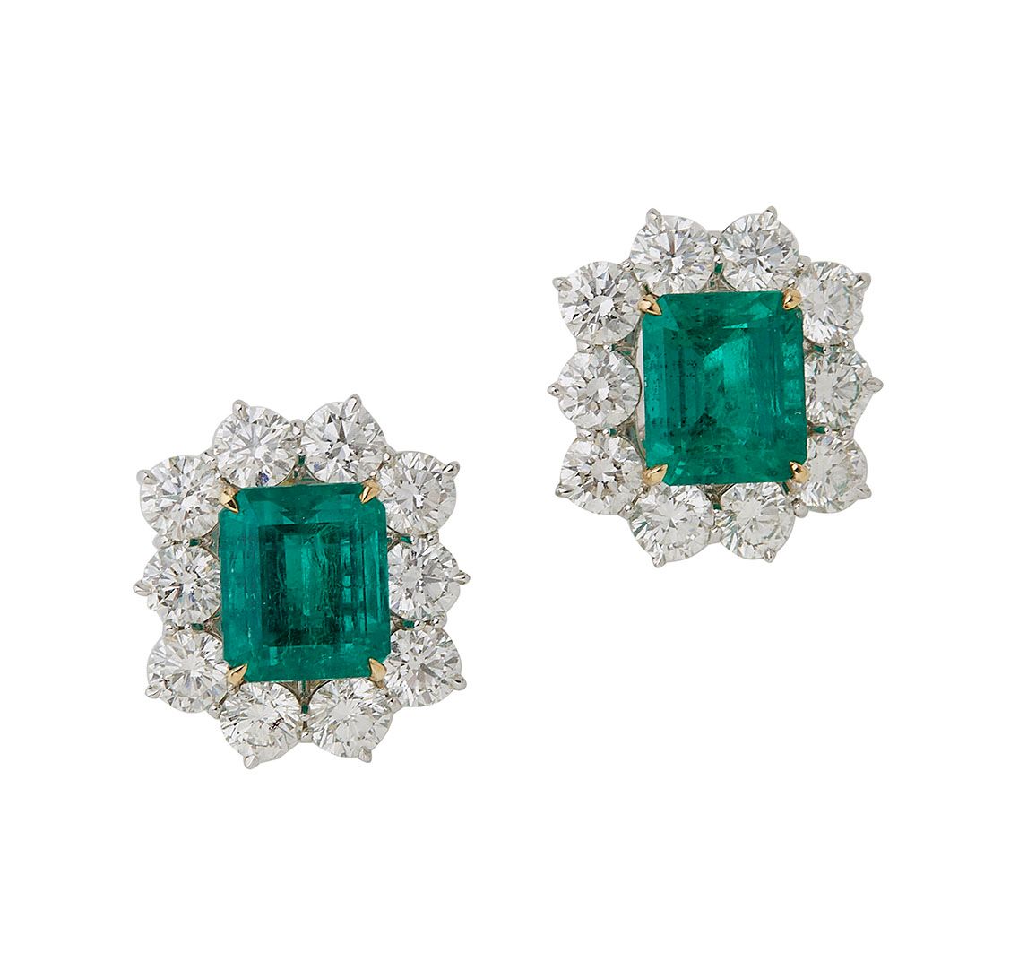 Null Pair of 18K (750/°°) white gold earrings set with rectangular cut emeralds &hellip;