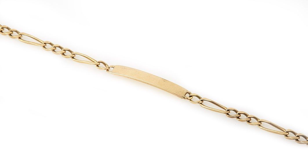 Null Armband aus 18-karätigem Gelbgold (750/°°), Figaro-Masche, in der Mitte ein&hellip;