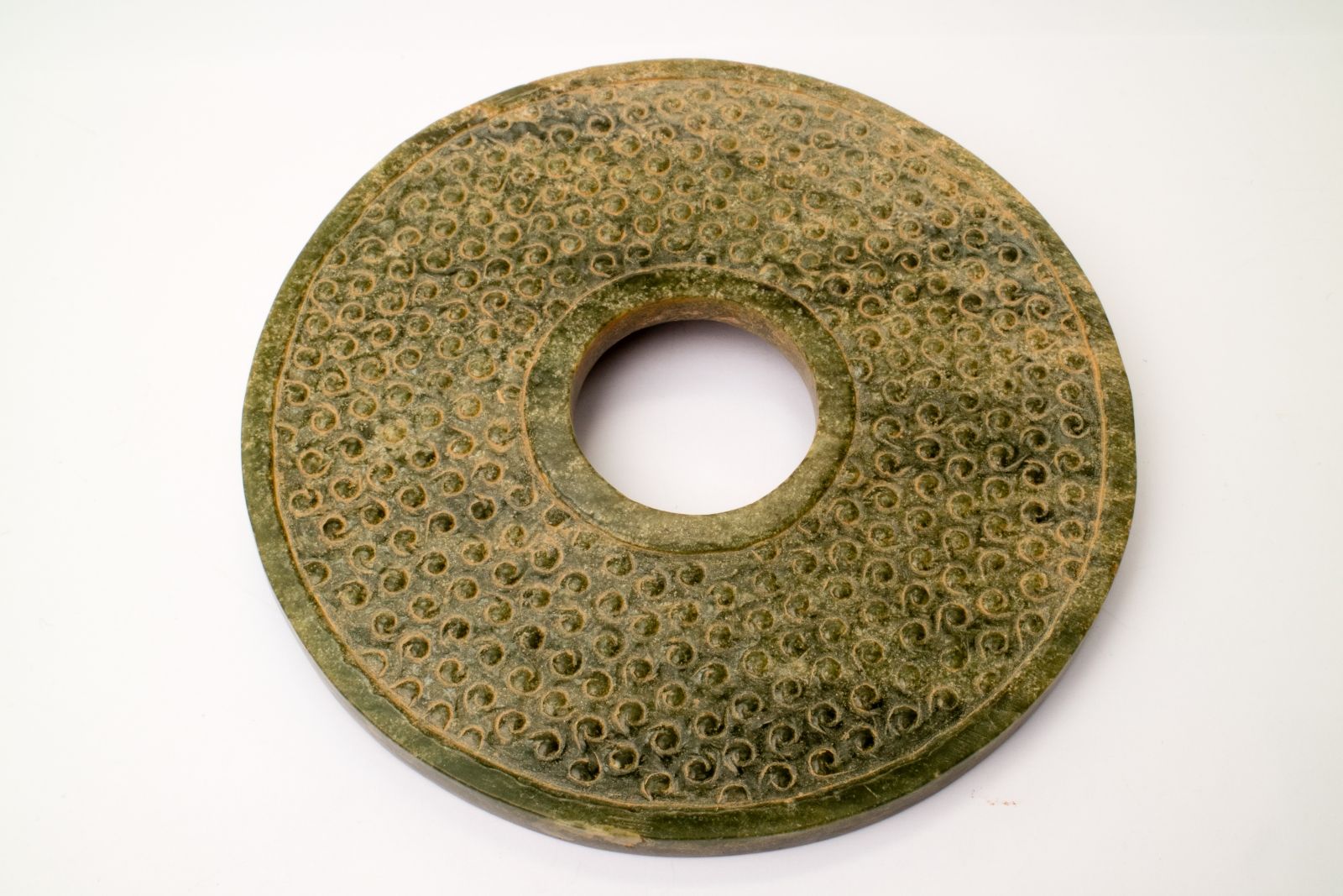 Null Jade Schnitzerei (D. 10 cm) Runde olivgrüne durchbroch geschnitzte Jade, Di&hellip;