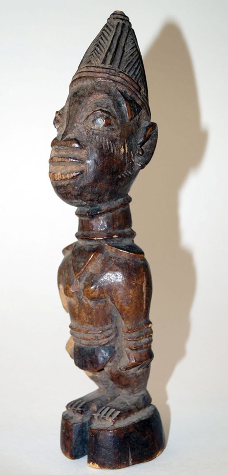 Null Ibedji weibliche Statuette, Nord-Nigeria Yoruba H. 28 cm. Ibedji Figur mit &hellip;