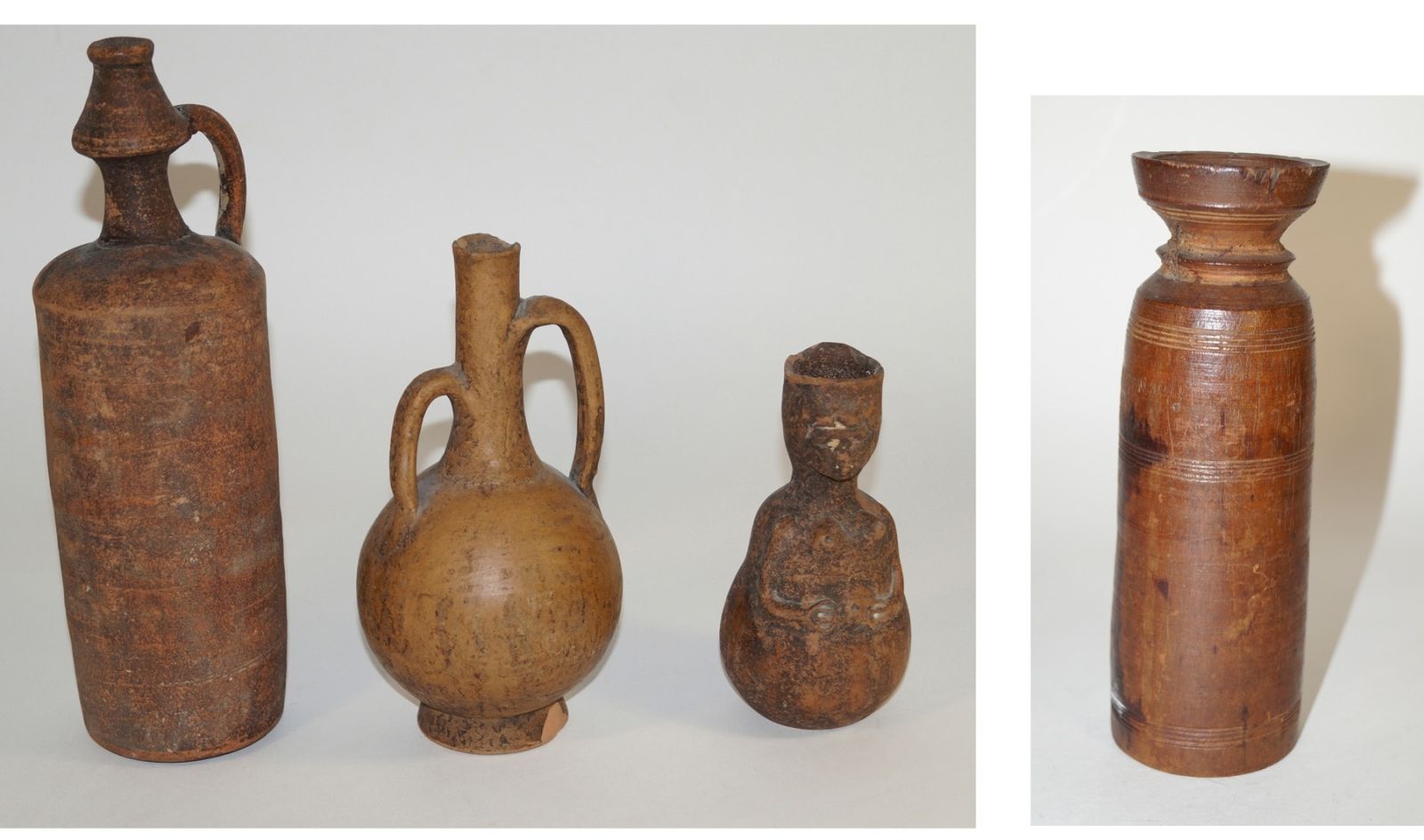 Null Vier Keramik Gefäße und Holzflaschea) Rotbrauner Scherben, zylindrisch, fla&hellip;