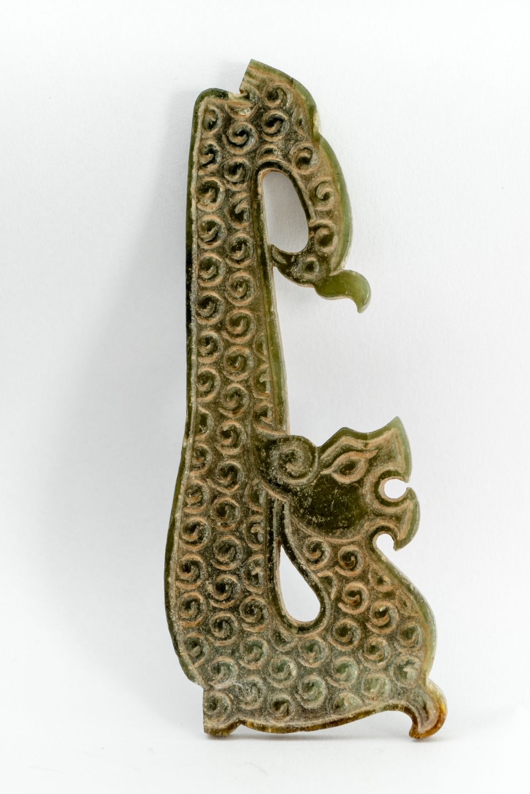 Null Jade Schnitzerei (H. 10 x B. 3,7 cm) Durchbrochen geschnitzte dunkelgrüne J&hellip;