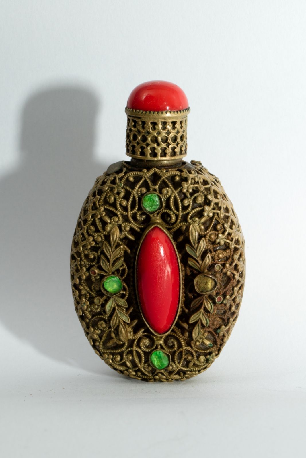 Null Seltene Schnupftabakflasche (H. 6,3 cm), Indien Messing über Glasflasche, r&hellip;