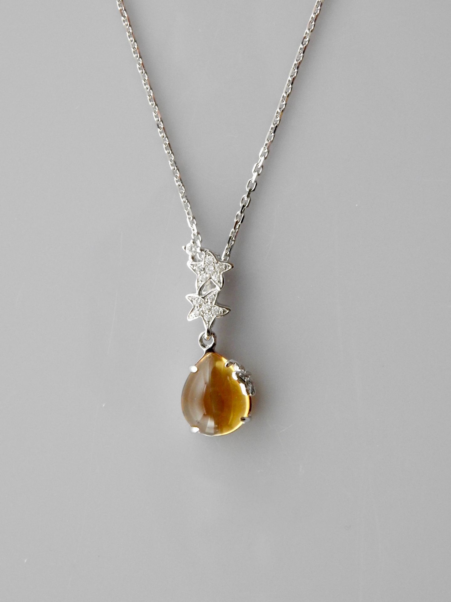Null White gold chain and pendant, 750 mm, set with a pear-cut citrine weighing &hellip;