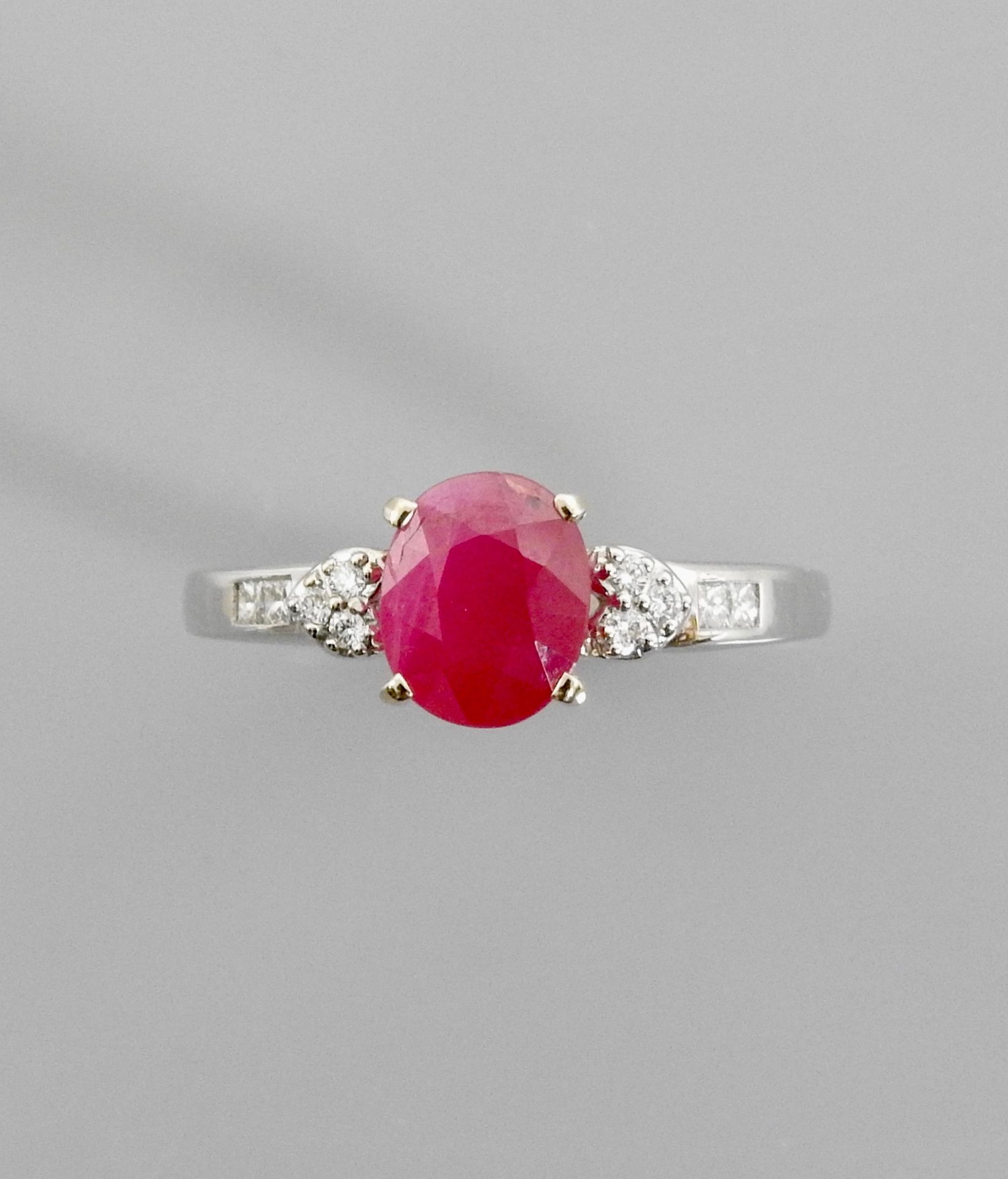 Null Ring in white gold, 750 MM, set with a beautiful oval ruby weighing 1.89 ca&hellip;
