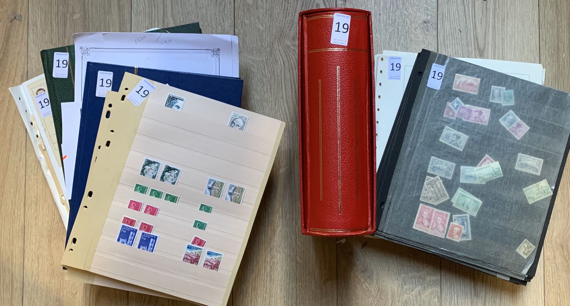 Null 1个经典、SM和现代法国的盒子，以活页夹或相册的形式呈现。1941年至1959年期间的代表作+1938年至1999年的邮票日收藏。 **/*/O